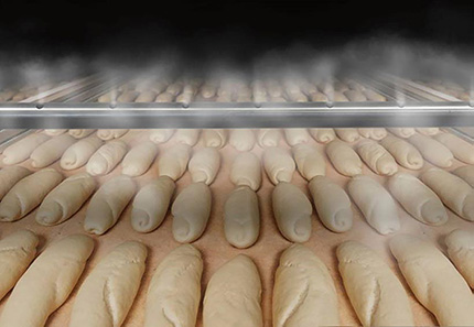 Un environnement de cuisson trop sec limite l'expansion de la pâte, il en résulte des pains avec un volume réduit et une mie trop dense. Un environnement de cuisson trop sec limite l'expansion de la pâte, il en résulte des pains avec un volume réduit et une mie trop dense.